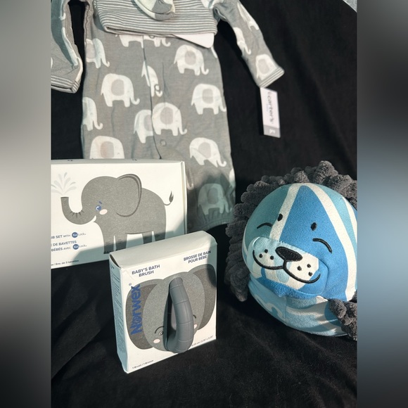 CARTERāS NWT size preemie, gray & white with elephant print - Picture 9 of 11